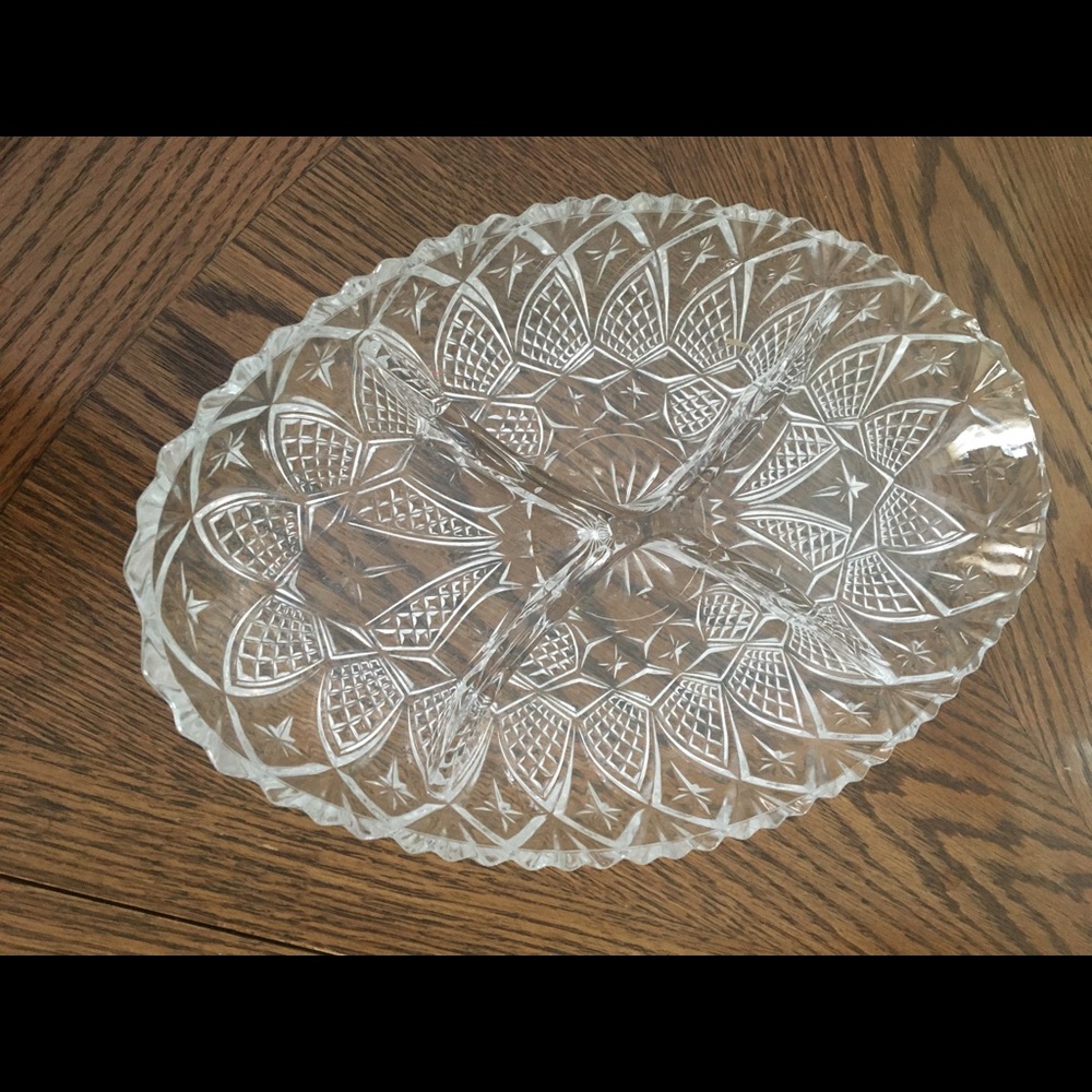 Beautiful crystal with four divides serving dish